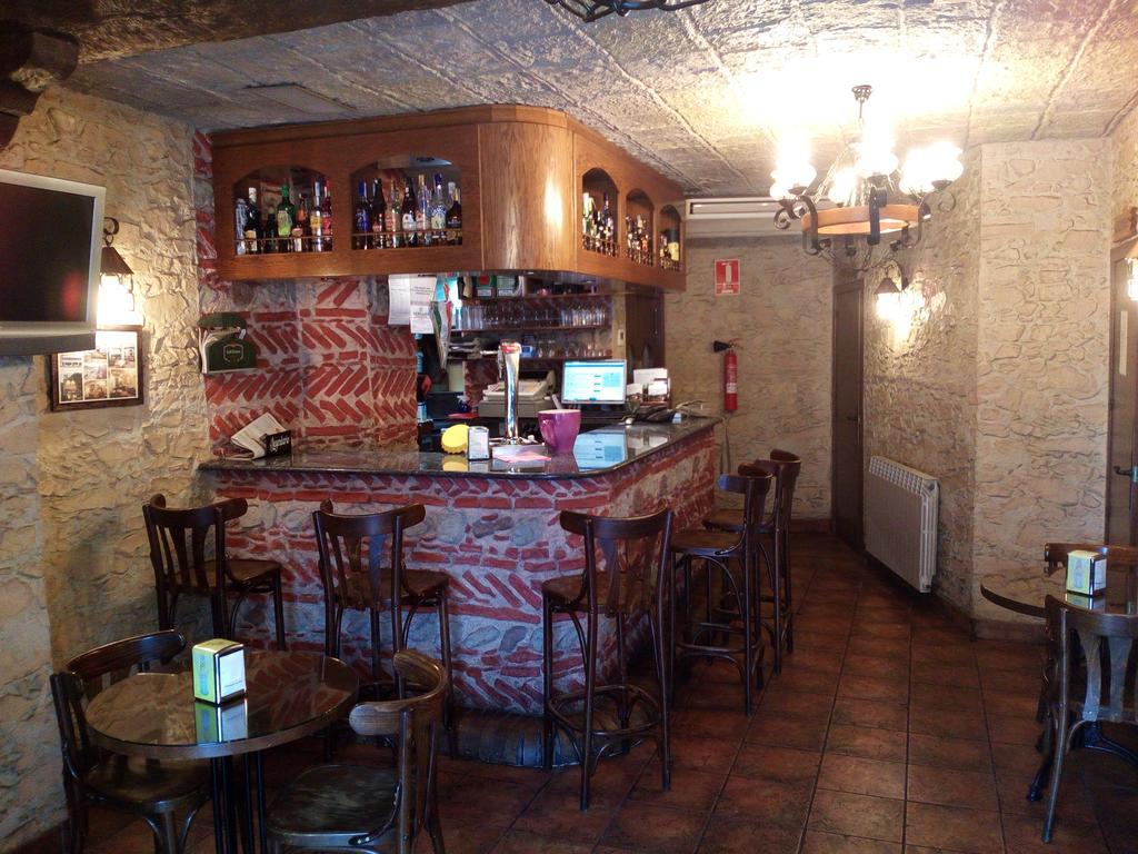 Hostal Restaurante Cornella كونيّا ذي نْيوبريُك المظهر الخارجي الصورة