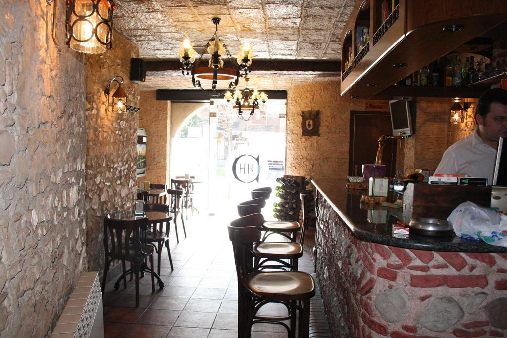 Hostal Restaurante Cornella كونيّا ذي نْيوبريُك المظهر الخارجي الصورة