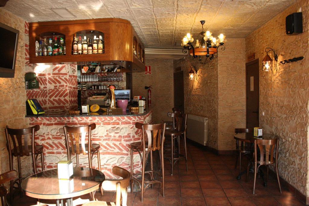 Hostal Restaurante Cornella كونيّا ذي نْيوبريُك المظهر الخارجي الصورة